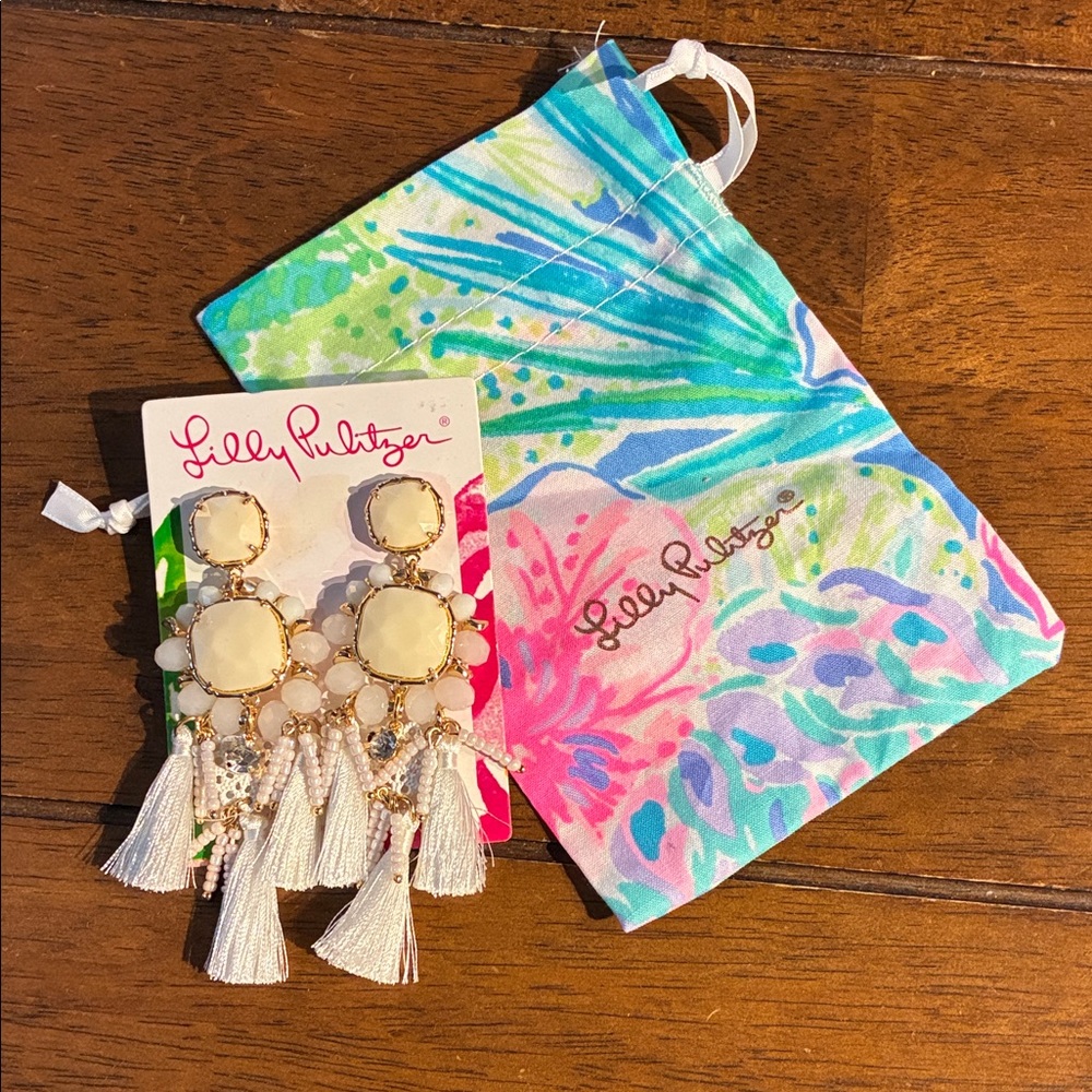 Classic cool Lilly Pulitzer Ivory and Gold Tassel Earrings NWT 💕